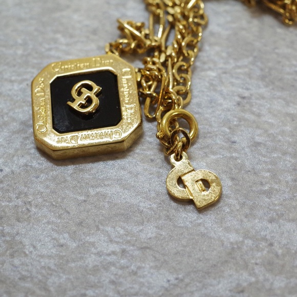 💎 CHRISTIAN DIOR Gold Charm Pendant & Chain Autthentic! - Picture 3 of 5